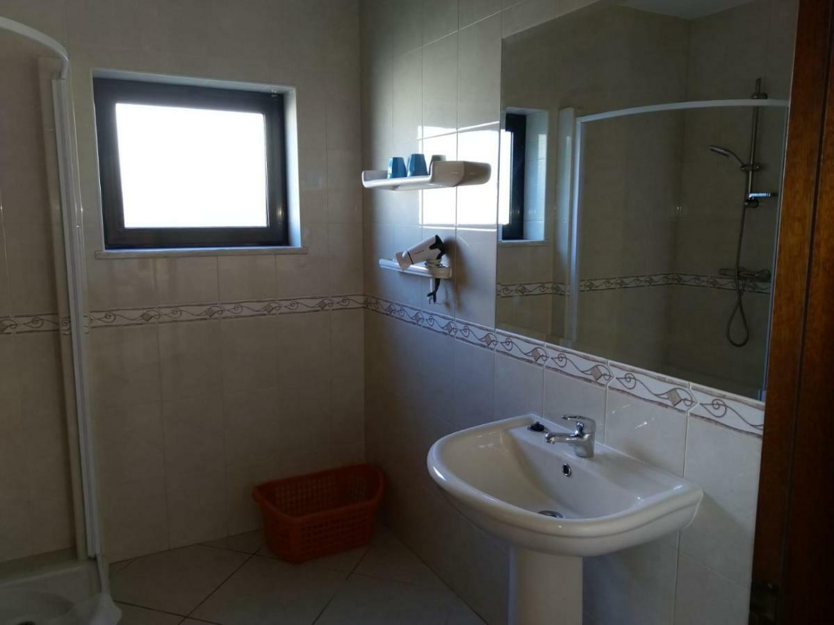Esti Chamaco - Lagos Exterior foto